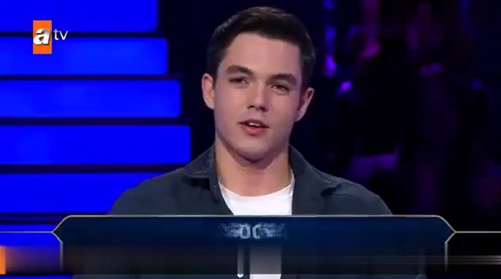 'Kim Milyoner Olmak İster' yarışmasında, Atatürk ile ilgili soruyu bilerek 1 milyonluk soruyu açtırdı