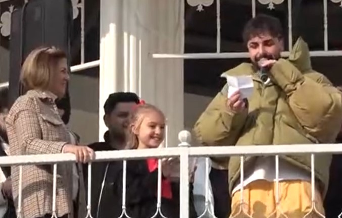 Rapçi Sefo ''Başkan olursam Sefo'yu getireceğim'' diyen çocuk hayranını kırmadı