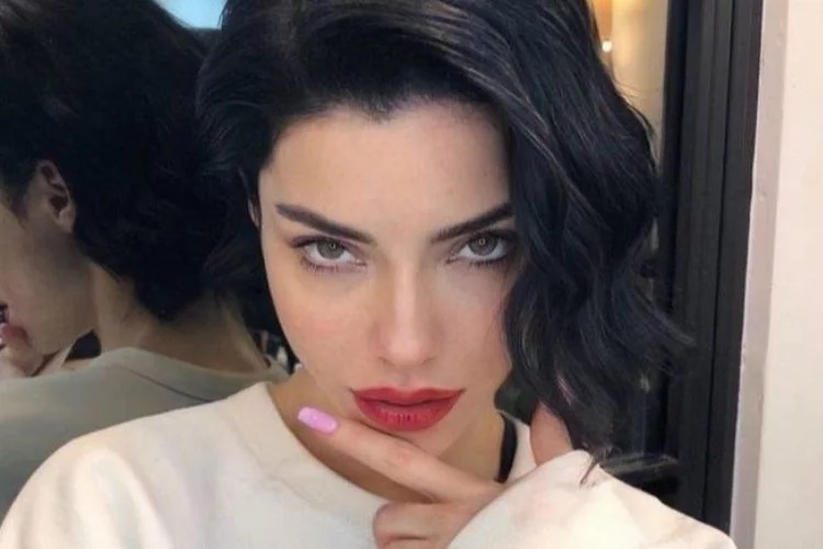 Tanımadığı adamın masasına oturduğu iddia edilen Merve Boluğur'dan açıklama