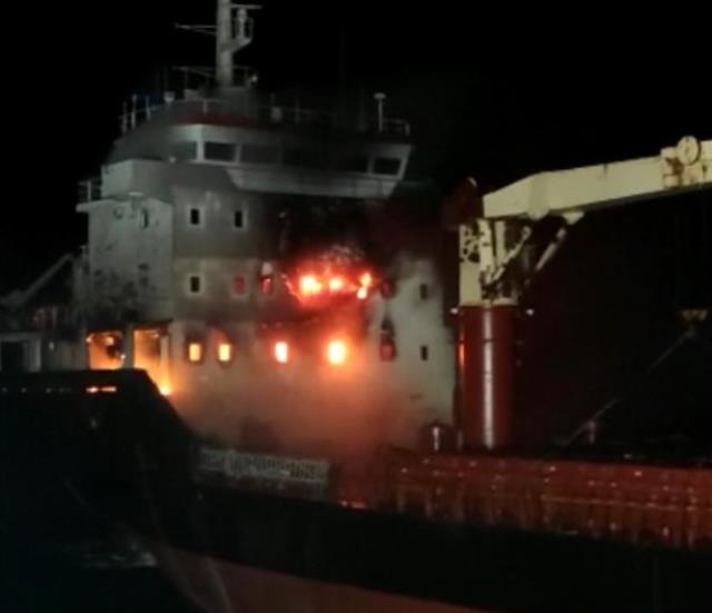 Sinop'ta kuru yük gemisi yandı: 16 yaralı