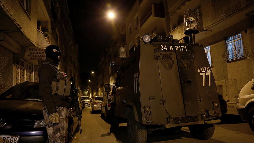 İstanbul'da DEAŞ'a ait 15 adrese baskın: 74 gözaltı