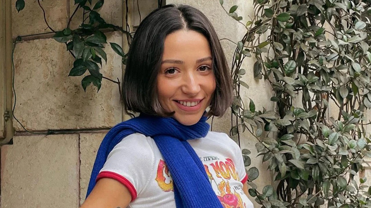 Omurgasını kıran Zeynep Bastık korseyi atıp dışarı çıktı