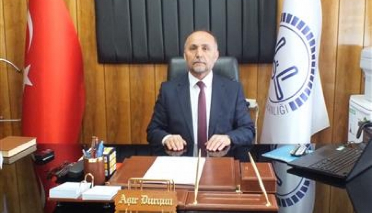 Sonunda bunu da gördük: AVM’ye imam atandı