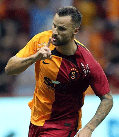 Seferovic'ten fazla gol atan stoper Süper Lig devlerini peşinden koşturuyor