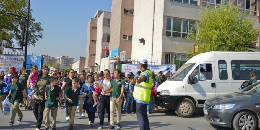 Okul önlerinde zabıta uygulaması