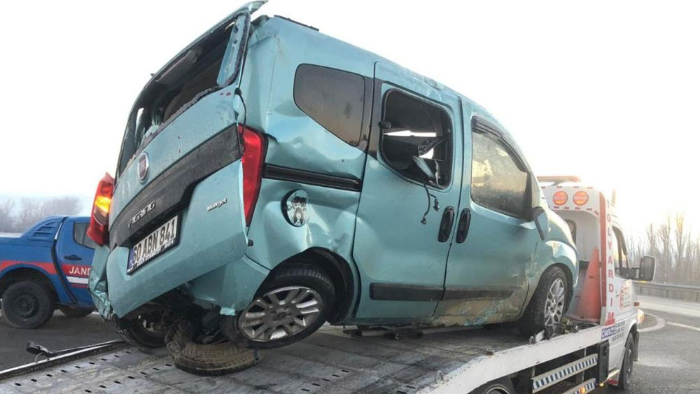 Sivas'ta feci kaza: Hayvan yüklü kamyonet ile ticari araç çarpıştı