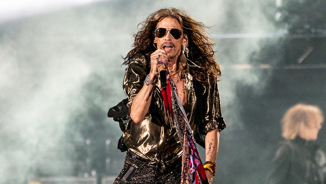 Aerosmith rock grubunun şarkıcısı  Steven Tyler’a cinsel taciz suçlaması ile dava açıldı