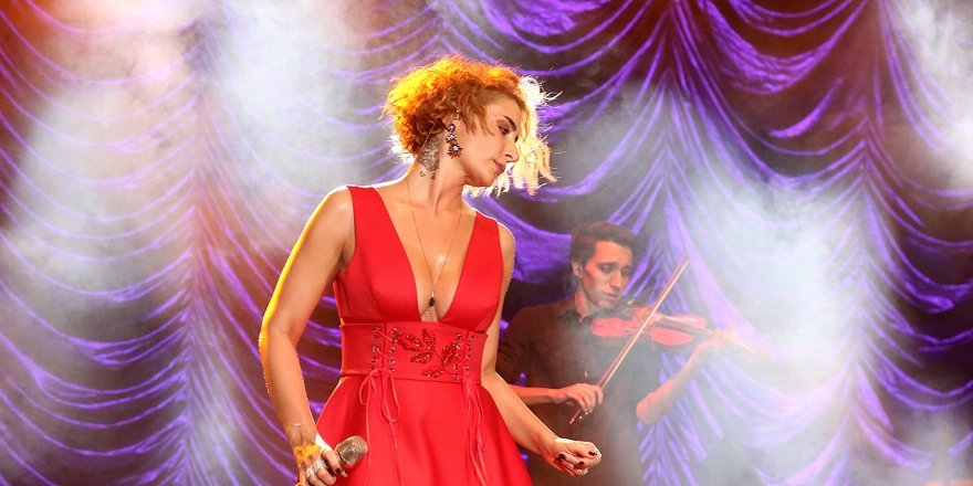 Sanatçı Sıla, Ataşehir’i  şarkılarıyla coşturdu...