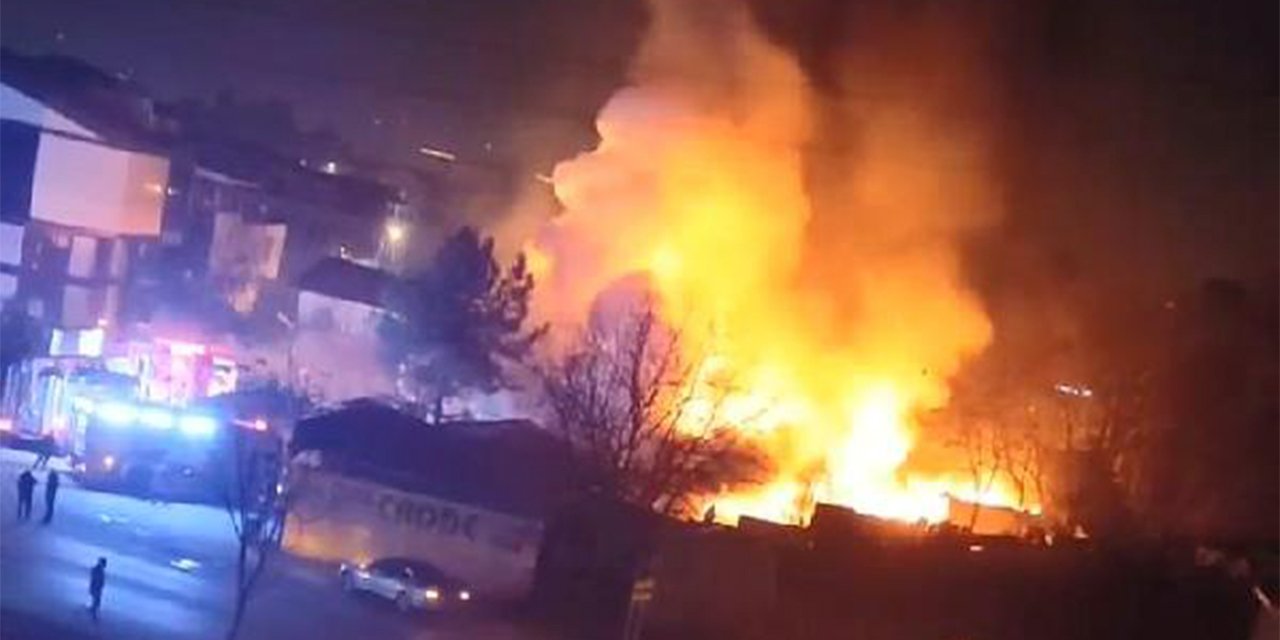 Geri dönüşüm tesisi cayır cayır yandı