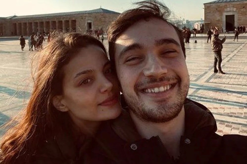 Dizi aşkı gerçek oldu! Leyla Tanlar ile Burak Dakak aşklarını ilan etti