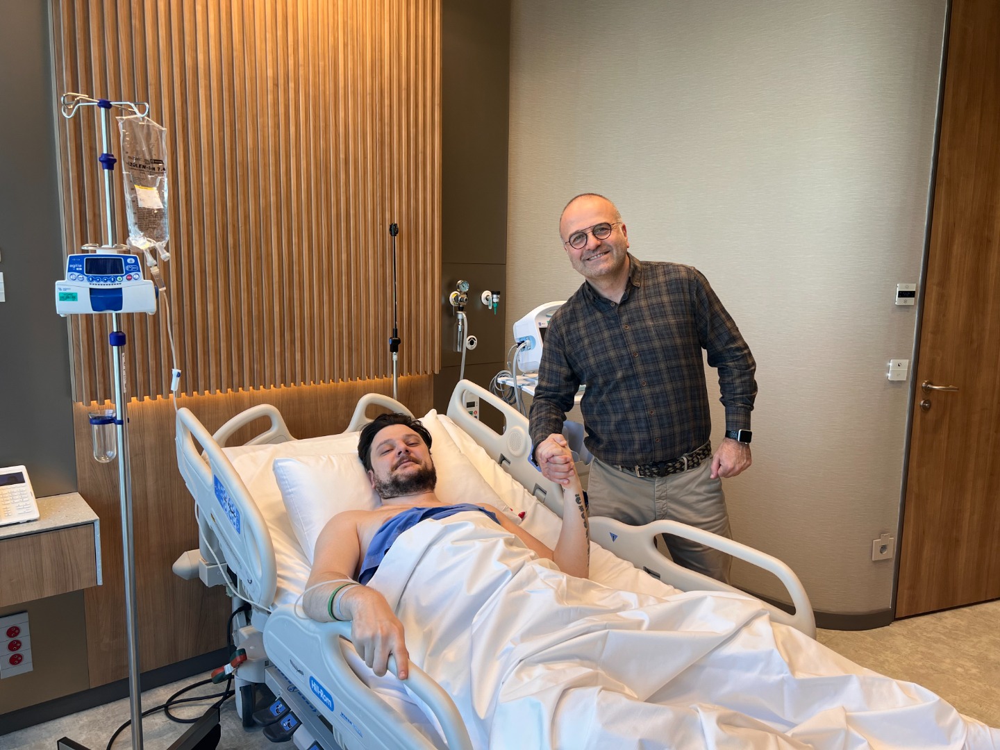 Ekin Uzunlar ses tellerinden ameliyat oldu