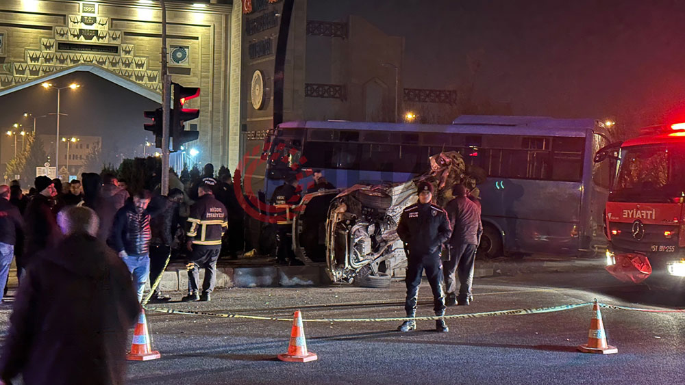 Niğde'de halk otobüsü kazası: 3'ü 16 yaralı
