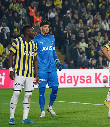 Kerem Aktürkoğlu golü attı tribünler yıldız futbolcuyu haşladı!