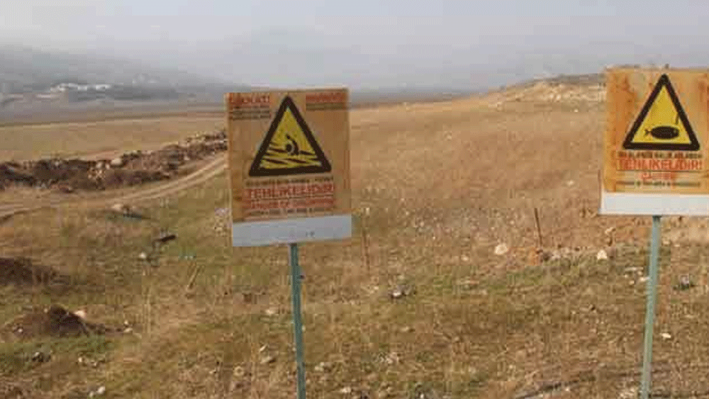 Elazığ'da da kuraklık alarmı: "Suya girmek yasaktır" yazısı var, su yok!