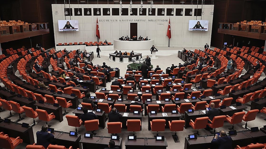 İYİ Parti'nin bayram ikramiyeleri 3500 lira olsun teklifi reddedildi
