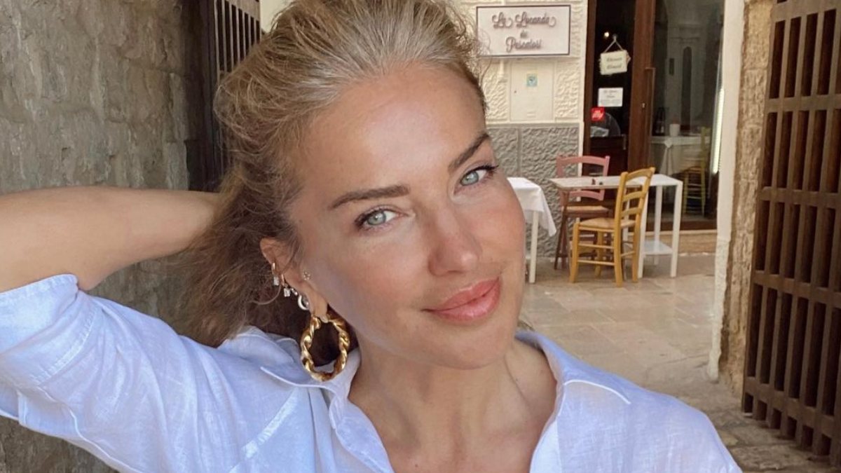 Ünlü manken gençlik fotoğrafını paylaştı