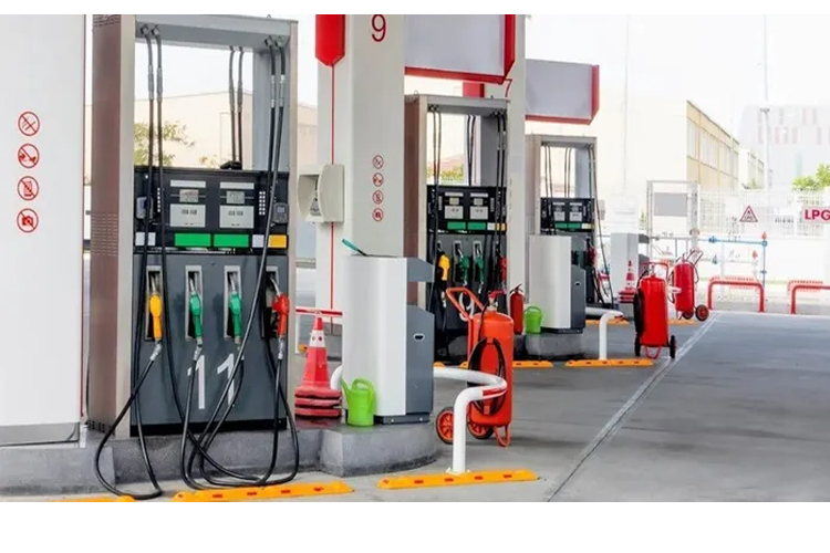 Benzine yine zam geliyor