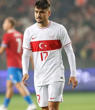 Süper Lig devlerine büyük şok! Oynamak istediği takımı duyurdu