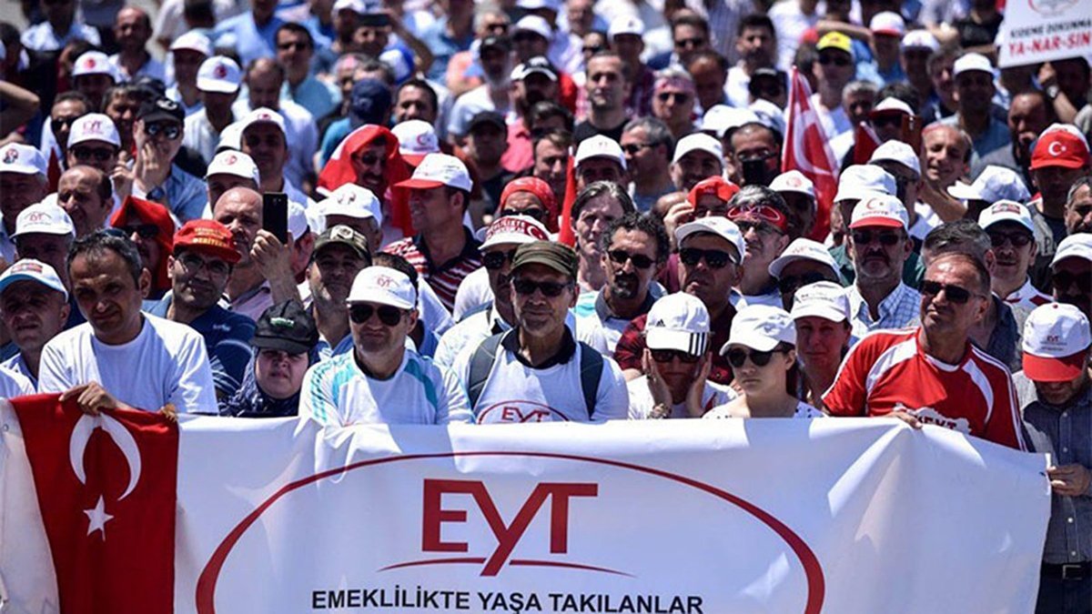 EYT'liler ellerindeki avuçlarındakini satıyorlar