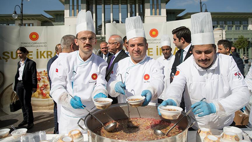 Cumhurbaşkanlığından vatandaşlara aşure ikramı