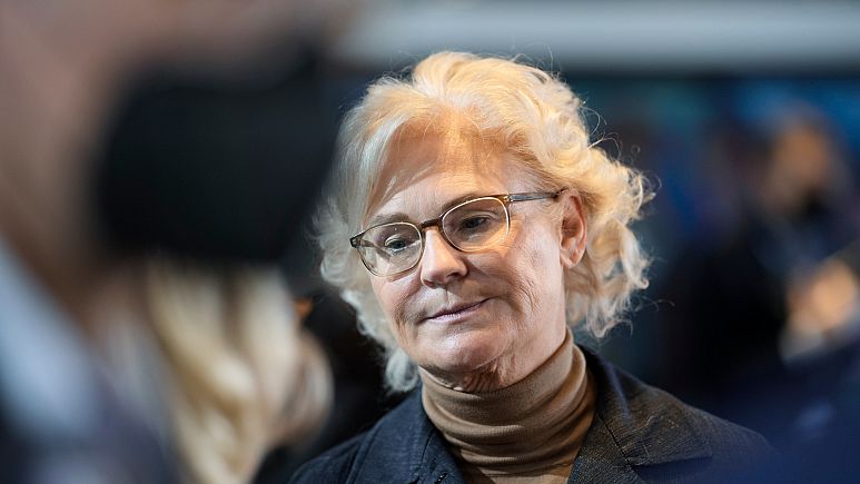 Ordunun helikopterine oğlunu bindiren bakan istifa etti