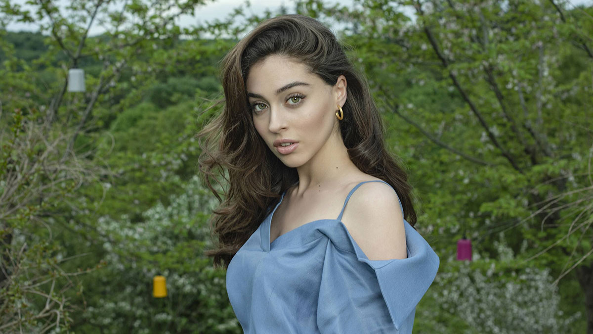 Cemre Baysel'den 'Aşk Filmi'! Bakın partneri kim oldu