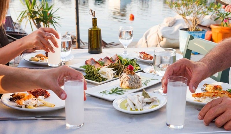 Akşamcılar yandınız rakıda vergi yüzde 260'a çıktı