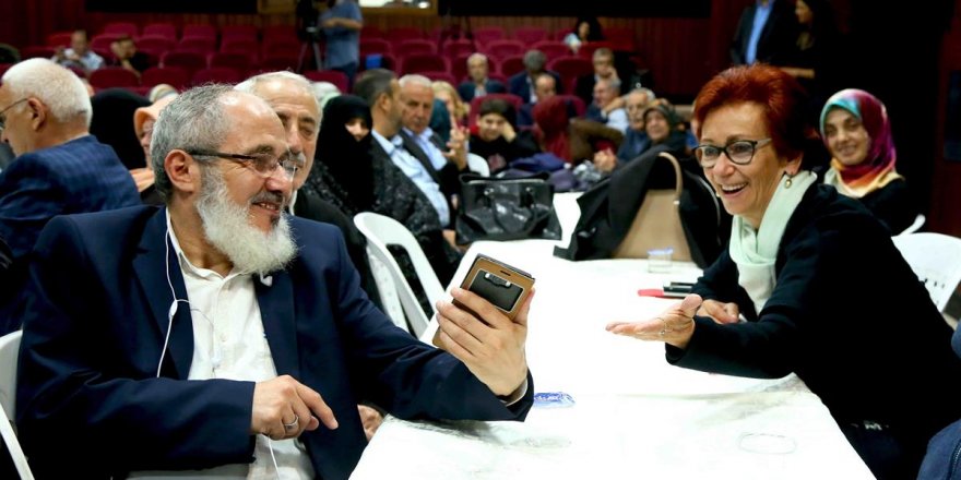 Yaşlılara akıllı telefon kullanma eğitimi verildi