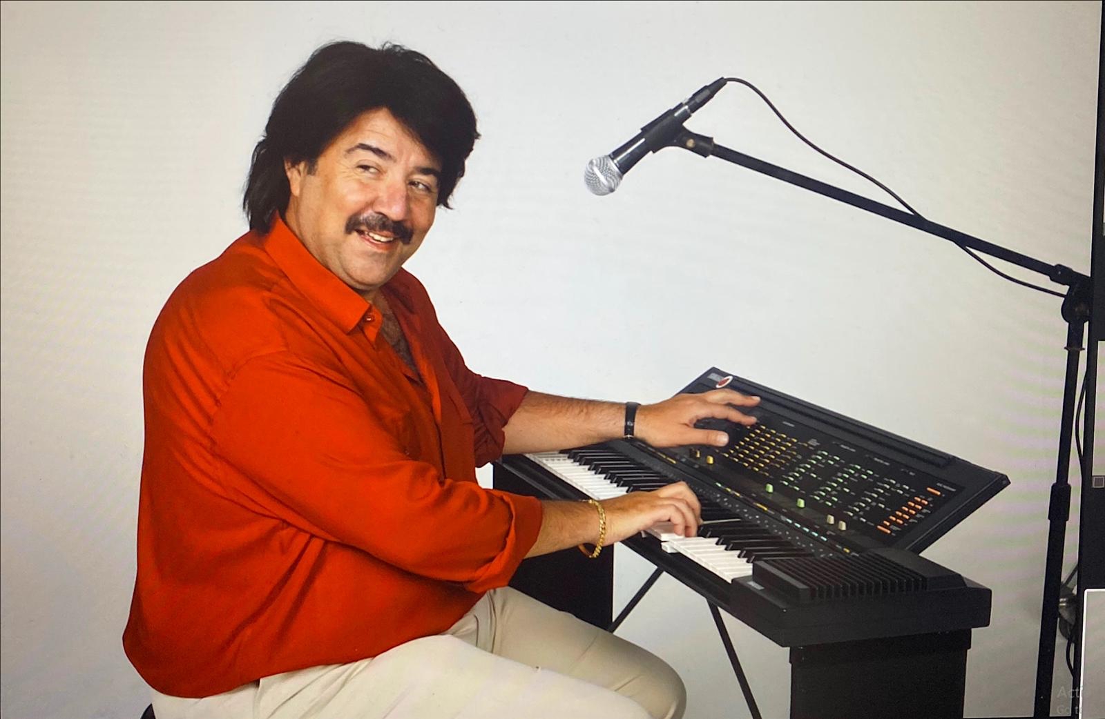 Ata Demirer müzik listelerinde bir numara!