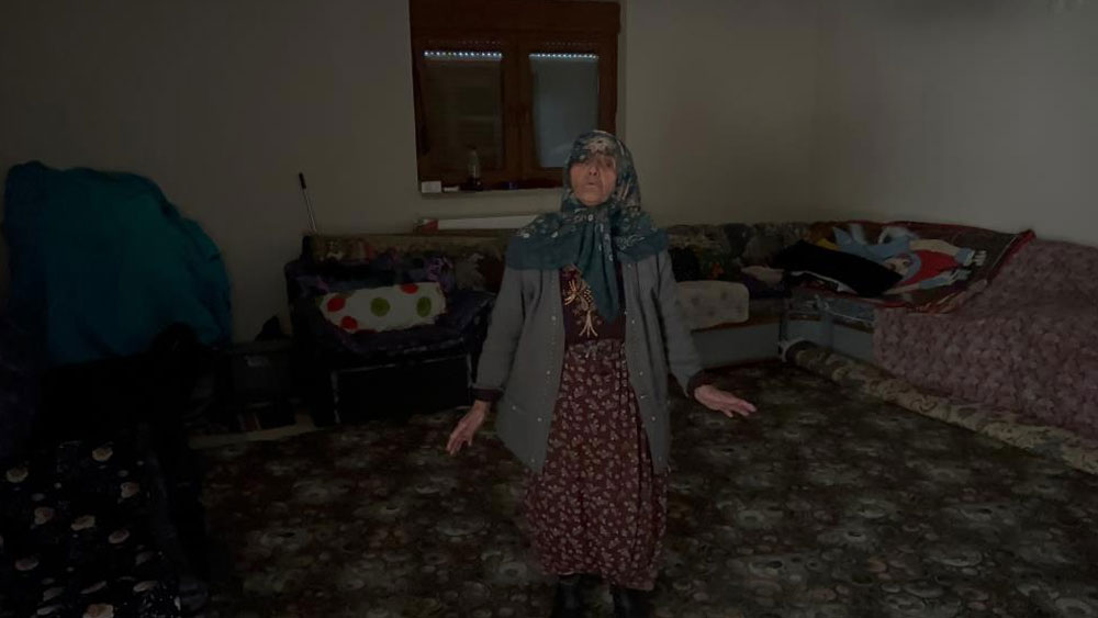 Vicdansızlık ancak böyle olabilirdi: Yaşlı kadına işkence edip evini soydular