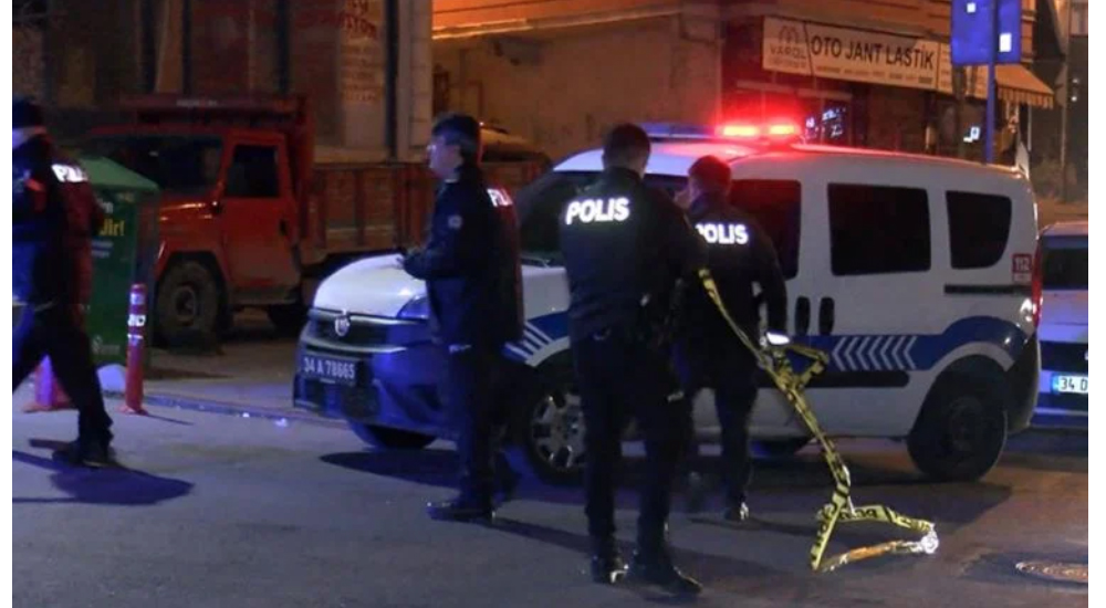 Esenler'de yol kenarında bekleyen gruba silahlı saldırı