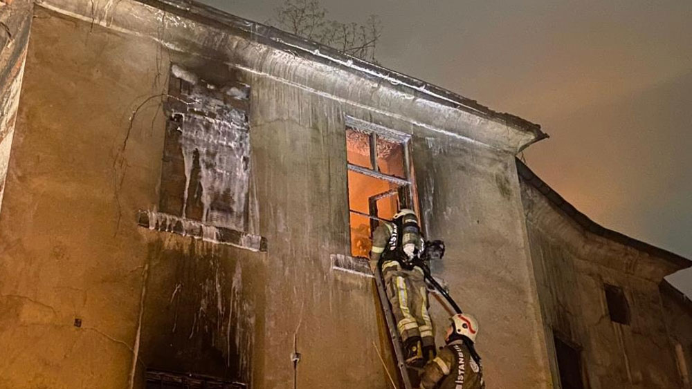 İstanbul'daki Ermeni Kilisesi'nde yangın: 2 ölü