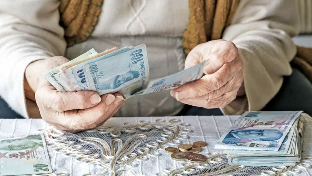 Memur ve emekli maaş farklarının yatacağı tarih belli oldu! O tarihte maaşlar çekilebilir