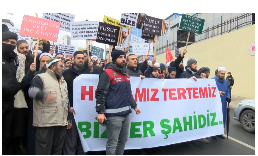 Çocuk gelin davasında sanıklara destek için geldiler