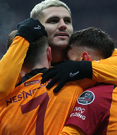 Okan Buruk 12'de 12 yaptı Galatasaray'ı Fırtına bile durduramadı