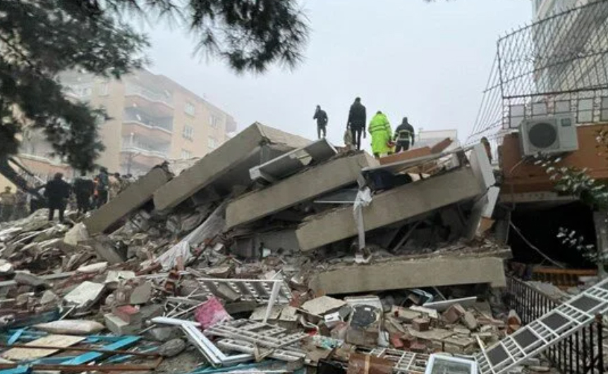 AKP’li vekilin ailesi depremde göçük altında kaldı