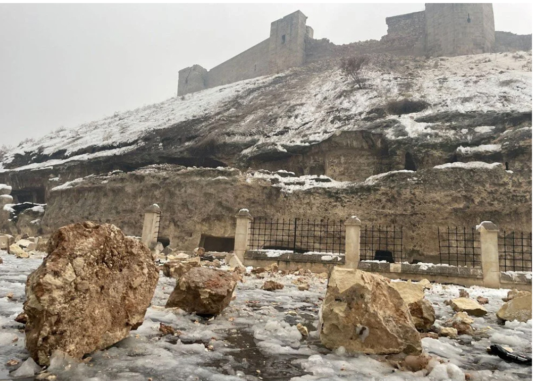 Depremde Gaziantep Kalesi de hasar gördü