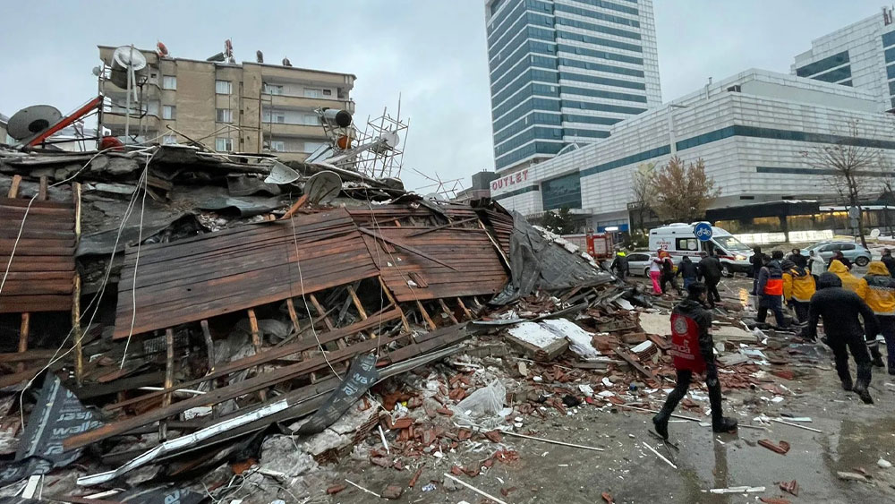 Deprem sonrası valilerin görev yerleri değiştirildi!