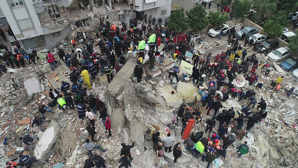 10 ilimizde meydana gelen depremde can kaybı 7 bin 108'e yükseldi
