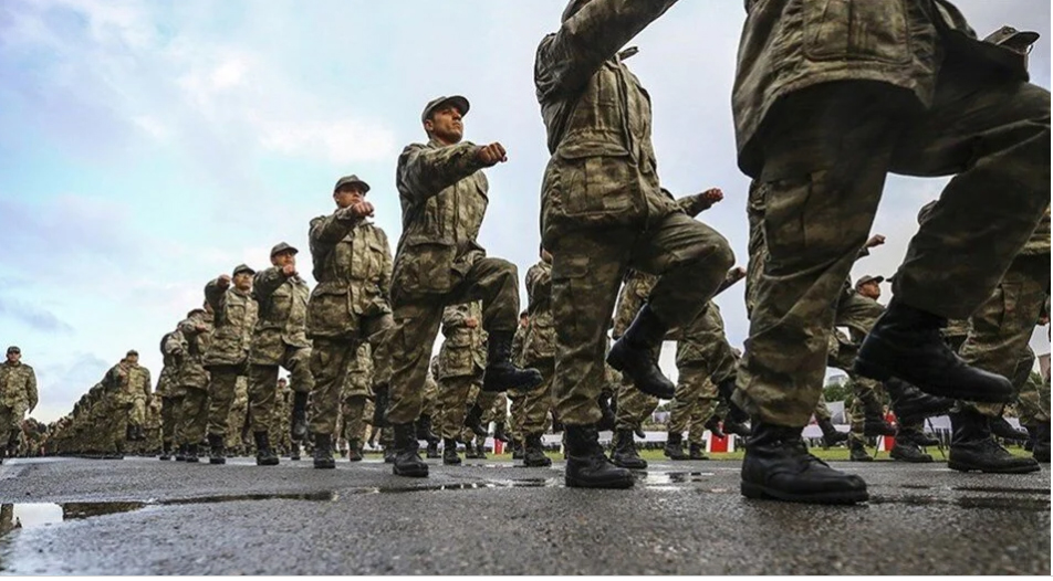 Deprem bölgesindeki askere sevkler ertelendi
