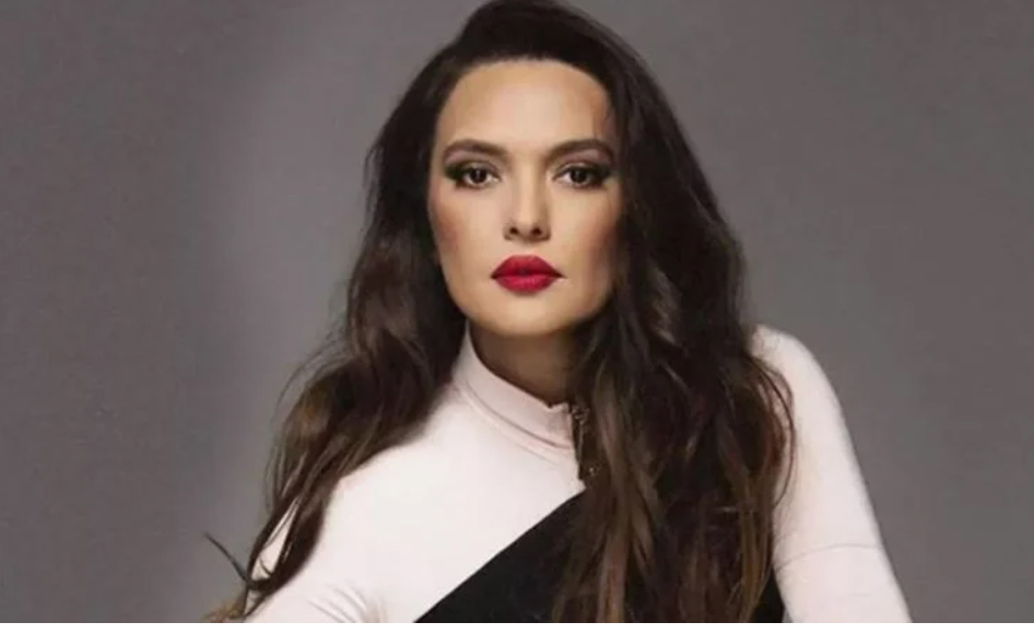 Demet Akalın dört evi depremzedelere açıyor