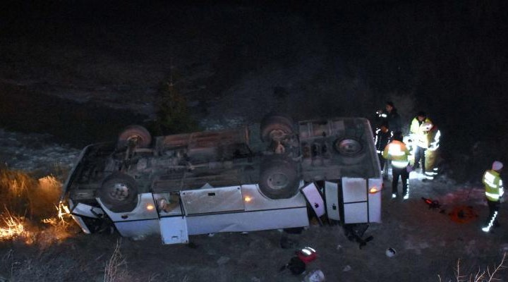 Kurtarma ekibi kaza yaptı: 13 yaralı