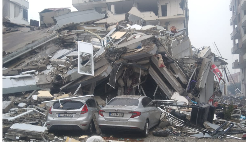 Nurdağı'nda yıkılan binaların müteahhiti AKP'li meclis üyesi çıktı