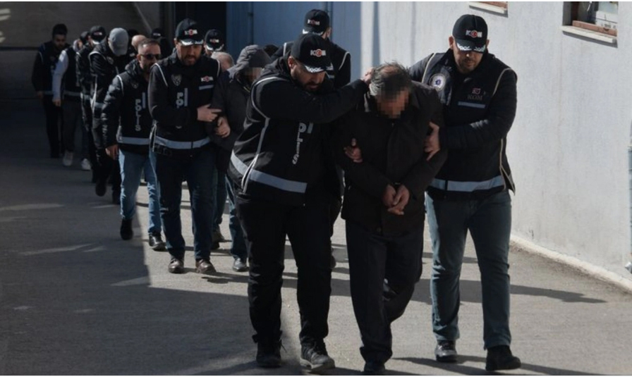 Deprem bölgesinde yağmalamadan 152 tutuklama