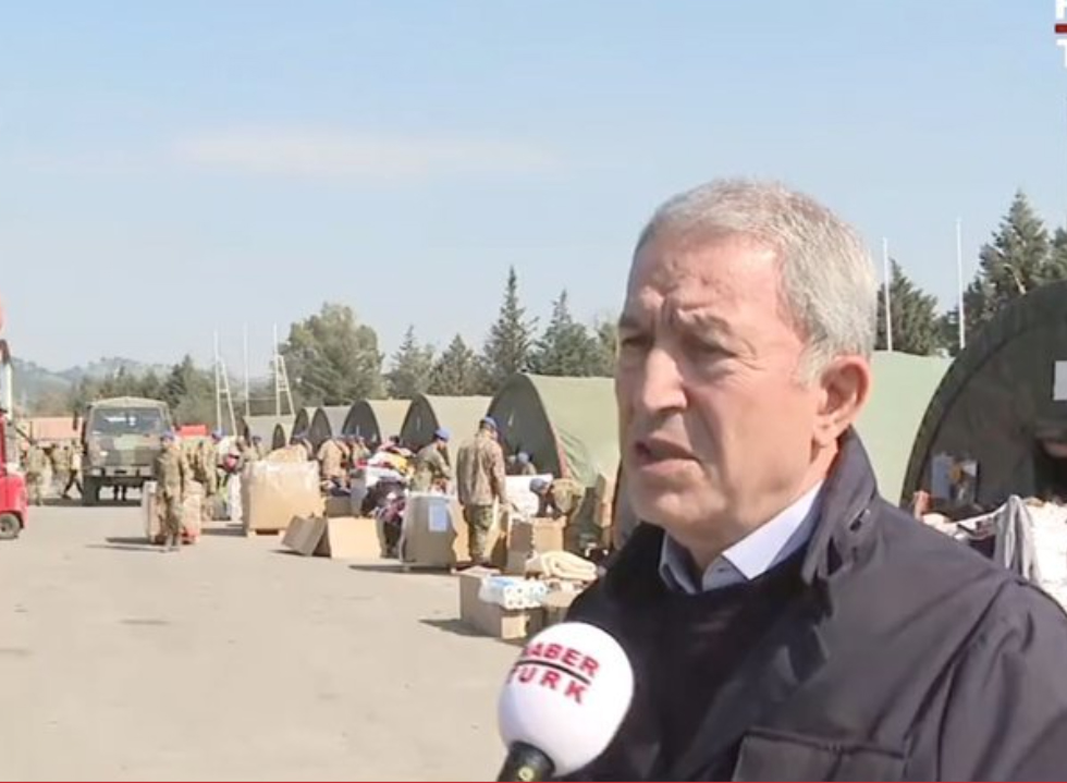 Bakan Akar: Depremlerde 100 askerimiz şehit oldu