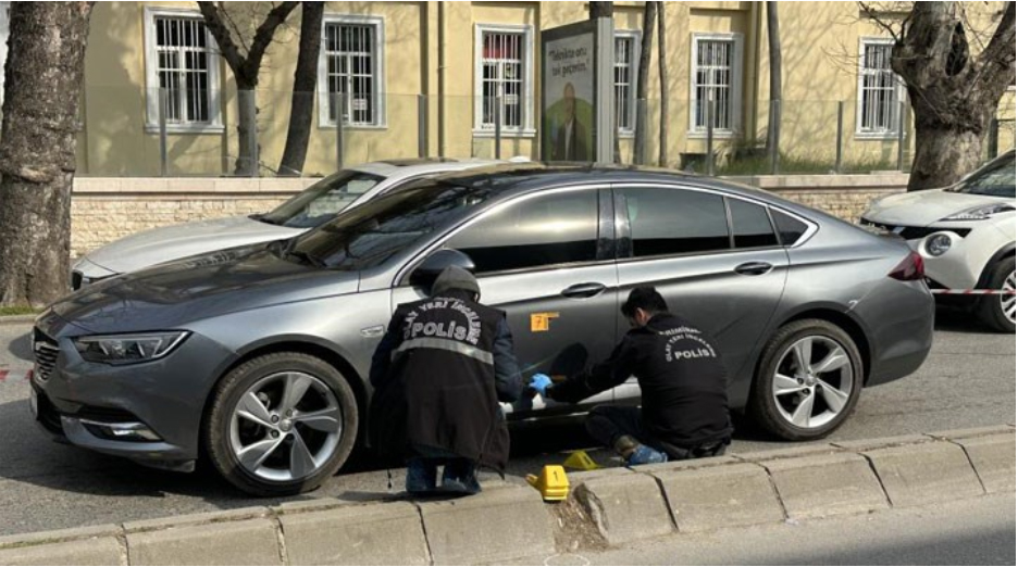 İstanbul’da otomobile motosikletli saldırı