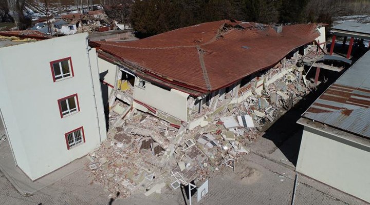 Yıkılan okul depremden önce güçlendirilmiş