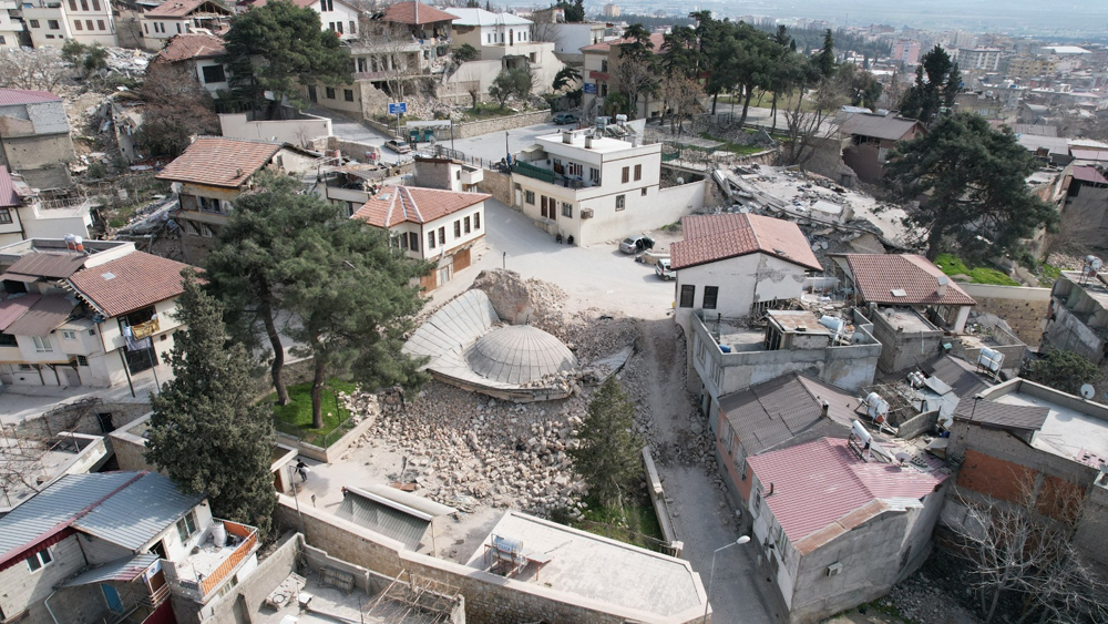 Top mermisinin yıkamadığını tarihi cami 103 yıl sonra depremde yıkıldı