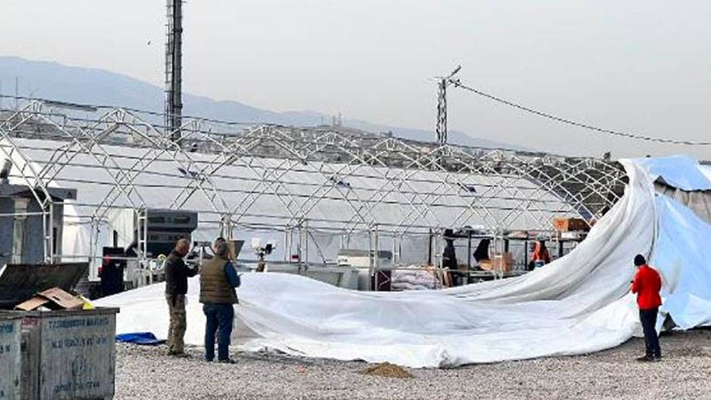 İskenderun'da depremzedelerin çadırları yıkıldı!