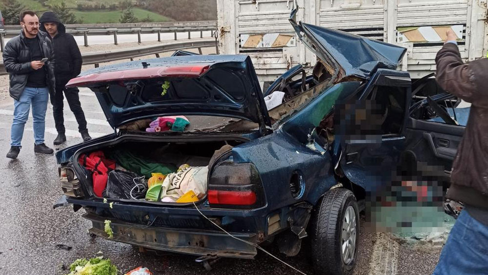 Balıkesir'de feci kaza: 2 ölü 6 yaralı